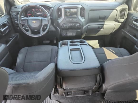 ✅ 2019 Chevrolet Silverado 1500 Custom • VIN: 3GCPYBEH2KG218845 • Lot: 80759565. Wystawiony na Copart z przebiegiem 156 379 mil. Bezpłatny archiwum sprzedaży aukcyjnych z USA i szczegółowy raport historii pojazdu na DreamBid. Zdjęcie 8.