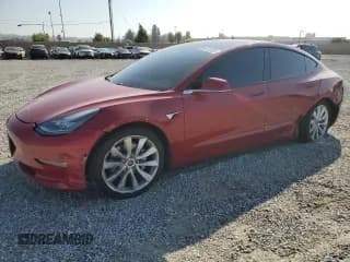 ✅ 2018 Tesla Model 3 Long Range Battery • VIN: 5YJ3E1EB1JF135246 • Lot: 86125325. Wystawiony na Copart z przebiegiem 47 901 mil. Bezpłatny archiwum sprzedaży aukcyjnych z USA i szczegółowy raport historii pojazdu na DreamBid. Zdjęcie 1.