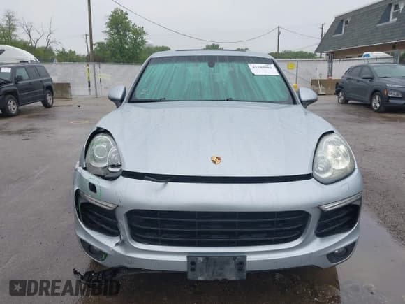 ✅ 2017 Porsche Cayenne • VIN: WP1AA2A25HKA80522 • Lot: 42288882. Listed on IAAI with 145,422 mi. Free auction sales archive from the USA and detailed vehicle history report at DreamBid. Image 13.