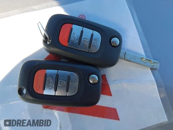 ✅ 2016 Smart fortwo Passion • VIN: WMEFJ5DA2GK126111 • Лот: 43595134. Опубликован ранее на IAAI с пробегом 30 270 миль. Бесплатный доступ к архиву аукционных продаж из США и подробный отчёт об истории автомобиля на DreamBid. Изображение 11.