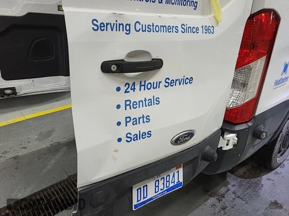 ✅ 2019 Ford Transit Cargo • VIN: 1FTYR2YM4KKA85623 • Lot: 43943597. Wystawiony na IAAI z przebiegiem 97 589 mil. Bezpłatny archiwum sprzedaży aukcyjnych z USA i szczegółowy raport historii pojazdu na DreamBid. Zdjęcie 34.