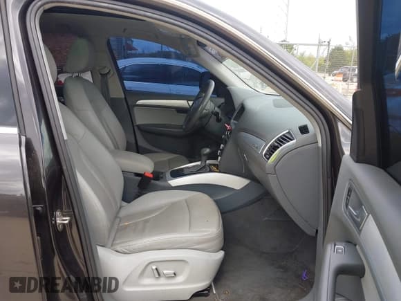 ✅ 2014 Audi Q5 Premium Plus • VIN: WA1LFAFP7EA078549 • Lot: 43071784. Wystawiony na IAAI z przebiegiem 170 057 mil. Bezpłatny archiwum sprzedaży aukcyjnych z USA i szczegółowy raport historii pojazdu na DreamBid. Zdjęcie 5.