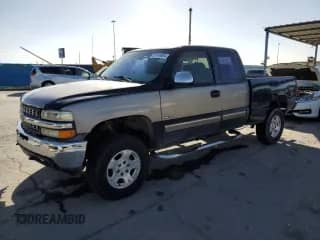 ✅ 2002 Chevrolet Silverado 1500 • VIN: 2GCEK19V421189599 • Lot: 81144924. Wystawiony na Copart z przebiegiem 206 784 mil mil. Skorzystaj z bezpłatnego archiwum sprzedaży aukcyjnych z USA i zobacz szczegółowy raport historii pojazdu na DreamBid. Zdjęcie 1.