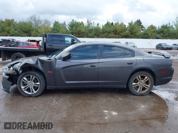 ✅ 2013 Dodge Charger RT Max • VIN: 2C3CDXDT6DH611851 • Lot: 42156656. Wystawiony na IAAI z przebiegiem 98 341 mil. Bezpłatny archiwum sprzedaży aukcyjnych z USA i szczegółowy raport historii pojazdu na DreamBid. Zdjęcie 14.