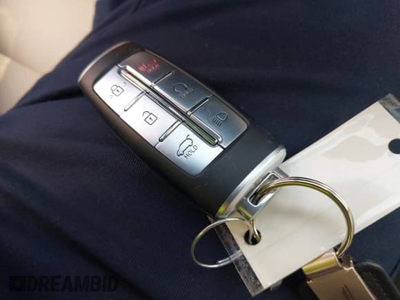 ✅ 2025 Genesis GV70 2.5T • VIN: 5NMMADTB3SH035170 • Lot: 42656744. Listed on IAAI with 3,068 mi. Free auction sales archive from the USA and detailed vehicle history report at DreamBid. Image 11.