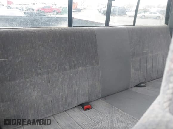 ✅ 1997 Dodge 1500 • VIN: 1B7HF13Z5VJ529432 • Lot: 43855883. Wystawiony na IAAI z przebiegiem 176 042 mil. Bezpłatny archiwum sprzedaży aukcyjnych z USA i szczegółowy raport historii pojazdu na DreamBid. Zdjęcie 8.