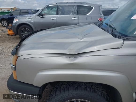 ✅ 2005 Chevrolet Avalanche LS • VIN: 3GNEC12Z75G226853 • Lot: 42358802. Wystawiony na IAAI z przebiegiem 152 375 mil. Bezpłatny archiwum sprzedaży aukcyjnych z USA i szczegółowy raport historii pojazdu na DreamBid. Zdjęcie 6.