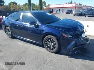 2022 Toyota Camry SE with VIN 4T1T11AK7NU688316, listed as a IAAI auction lot 43264041 with 26,139 mi miles and . Bid and sale history available at DreamBid. Image 1.