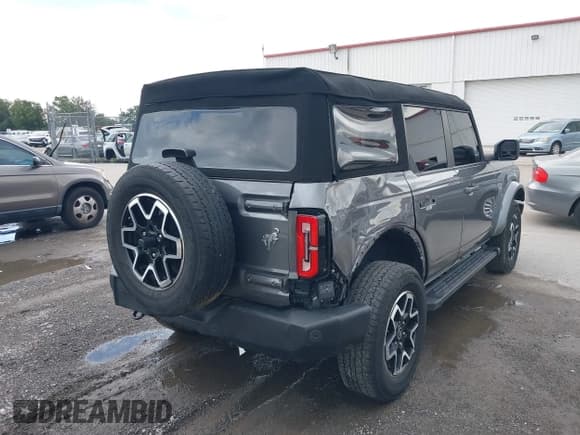 ✅ 2023 Ford Bronco • VIN: 1FMEE5BP0PLB18858 • Lot: 43179647. Wystawiony na IAAI z przebiegiem 38 479 mil. Bezpłatny archiwum sprzedaży aukcyjnych z USA i szczegółowy raport historii pojazdu na DreamBid. Zdjęcie 6.