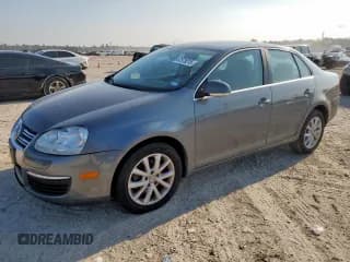 ✅ 2010 Volkswagen Jetta SE • VIN: 3VWRZ7AJ1AM029628 • Lot: 67575215. Listed on Copart with 178,740 mi. Free auction sales archive from the USA and detailed vehicle history report at DreamBid. Image 1.