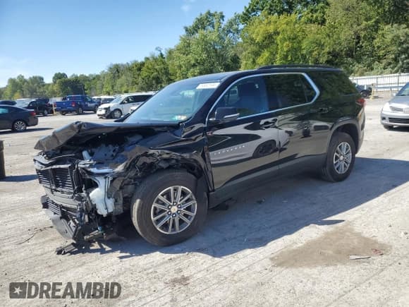 ✅ 2022 Chevrolet Traverse LT • VIN: 1GNEVHKW7NJ111323 • Lot: 69982894. Wystawiony na Copart z przebiegiem 56 841 mil. Bezpłatny archiwum sprzedaży aukcyjnych z USA i szczegółowy raport historii pojazdu na DreamBid. Zdjęcie 1.