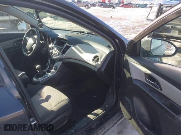 ✅ 2016 Chevrolet Cruze LS • VIN: 1G1PB5SG0G7179621 • Lot: 41620877. Listed on IAAI with 124,236 mi. Free auction sales archive from the USA and detailed vehicle history report at DreamBid. Image 5.