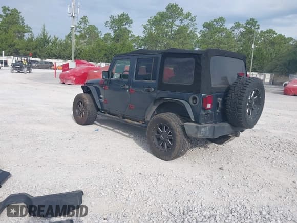✅ 2007 Jeep Wrangler Unlimited Sahara • VIN: 1J4GB59167L221686 • Lot: 42473996. Wystawiony na IAAI z przebiegiem 151 065 mil. Bezpłatny archiwum sprzedaży aukcyjnych z USA i szczegółowy raport historii pojazdu na DreamBid. Zdjęcie 3.