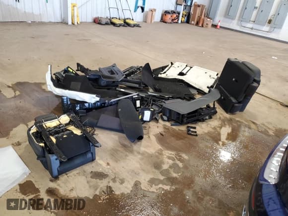 ✅ 2021 Mercedes-Benz GLB 250 • VIN: W1N4M4HB2MW114323 • Lot: 53062285. Listed on Copart with Not provided. Free auction sales archive from the USA and detailed vehicle history report at DreamBid. Image 13.