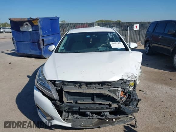 ✅ 2017 Hyundai Sonata SE • VIN: KMHE24L3XHA061323 • Lot: 43481448. Listed on IAAI with 121,435 mi. Free auction sales archive from the USA and detailed vehicle history report at DreamBid. Image 11.