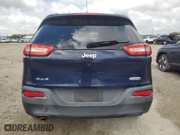 ✅ 2016 Jeep Cherokee Latitude • VIN: 1C4PJMCB3GW194840 • Lot: 85258655. Listed on Copart with 92,378 mi. Free auction sales archive from the USA and detailed vehicle history report at DreamBid. Image 6.