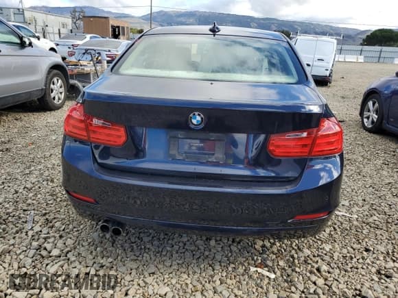 ✅ 2015 BMW 3 Series 328i • VIN: WBA3C1C51FK118571 • Lot: 92871145. Wystawiony na Copart z przebiegiem 104 276 mil. Bezpłatny archiwum sprzedaży aukcyjnych z USA i szczegółowy raport historii pojazdu na DreamBid. Zdjęcie 6.