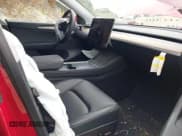 ✅ 2023 Tesla Model Y Long Range • VIN: 7SAYGAEE5PF685474 • Lot: 40348773. Wystawiony na IAAI z przebiegiem 26 605 mil. Bezpłatny archiwum sprzedaży aukcyjnych z USA i szczegółowy raport historii pojazdu na DreamBid. Zdjęcie 5.