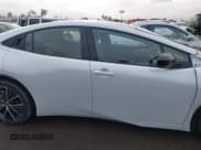 ✅ 2024 Toyota Prius LE • VIN: JTDACAAU8R3016249 • Lot: 41520600. Wystawiony na IAAI z przebiegiem 17 260 mil. Bezpłatny archiwum sprzedaży aukcyjnych z USA i szczegółowy raport historii pojazdu na DreamBid. Zdjęcie 13.
