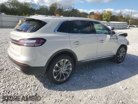 ✅ 2022 Lincoln Nautilus Reserve • VIN: 2LMPJ8K98NBL05015 • Lot: 86707445. Wystawiony na Copart z przebiegiem 12 953 mil. Bezpłatny archiwum sprzedaży aukcyjnych z USA i szczegółowy raport historii pojazdu na DreamBid. Zdjęcie 3.