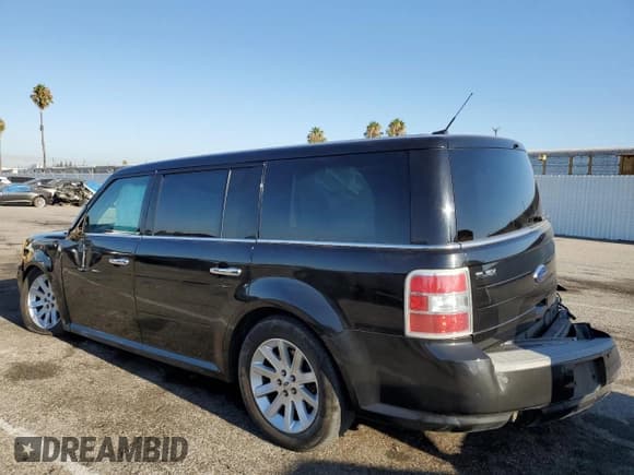 ✅ 2011 Ford Flex SEL • VIN: 2FMHK6CC6BBD25139 • Lot: 70058045. Wystawiony na Copart z przebiegiem 296 194 mil. Bezpłatny archiwum sprzedaży aukcyjnych z USA i szczegółowy raport historii pojazdu na DreamBid. Zdjęcie 2.