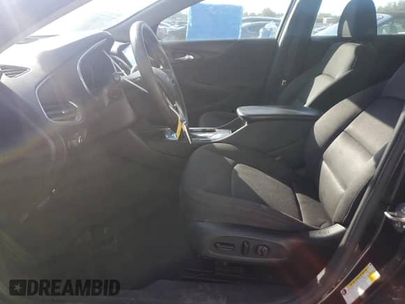 2021 Chevrolet Malibu LT z VIN 1G1ZD5ST5MF030106, wystawiony jako Copart lot #82781775 z przebiegiem 175 065 mil mil oraz Czysty tytuł • Clean title. Historia ofert i sprzedaży dostępna na DreamBid. Obrazek 7.