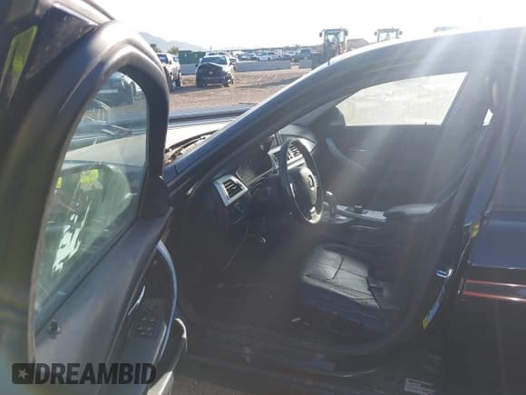 ✅ 2012 BMW 3 Series 328i • VIN: WBA3C1C5XCF433888 • Lot: 43596617. Listed on IAAI with 133,009 mi. Free auction sales archive from the USA and detailed vehicle history report at DreamBid. Image 12.