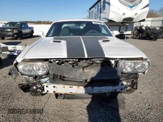 ✅ 2010 Dodge Challenger SE • VIN: 2B3CJ4DV8AH323797 • Lot: 79547304. Wystawiony na Copart z przebiegiem 97 437 mil. Bezpłatny archiwum sprzedaży aukcyjnych z USA i szczegółowy raport historii pojazdu na DreamBid. Zdjęcie 5.