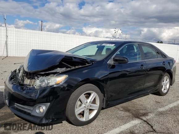 ✅ 2014 Toyota Camry SE • VIN: 4T1BF1FK0EU467615 • Лот: 93007435. Опубликован ранее на Copart с пробегом 151 655 миль. Бесплатный доступ к архиву аукционных продаж из США и подробный отчёт об истории автомобиля на DreamBid. Изображение 1.