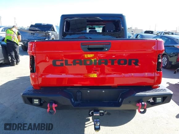 ✅ 2022 Jeep Gladiator Willys Sport • VIN: 1C6HJTAG0NL180848 • Lot: 41778129. Wystawiony na IAAI z przebiegiem Nie podano. Bezpłatny archiwum sprzedaży aukcyjnych z USA i szczegółowy raport historii pojazdu na DreamBid. Zdjęcie 17.