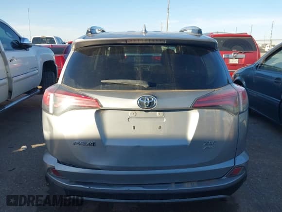✅ 2017 Toyota RAV4 XLE • VIN: 2T3RFREV0HW678303 • Лот: 43627908. Опубликован ранее на IAAI с пробегом 105 075 миль. Бесплатный доступ к архиву аукционных продаж из США и подробный отчёт об истории автомобиля на DreamBid. Изображение 16.