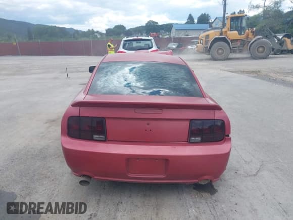 ✅ 2007 Ford Mustang GT Deluxe • VIN: 1ZVHT82H575200488 • Lot: 43074123. Listed on IAAI with 93,706 mi. Free auction sales archive from the USA and detailed vehicle history report at DreamBid. Image 17.