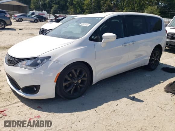 ✅ 2018 Chrysler Pacifica Touring Plus • VIN: 2C4RC1FG2JR356854 • Лот: 69926145. Опубликован ранее на Copart с пробегом 87 692 миль. Бесплатный доступ к архиву аукционных продаж из США и подробный отчёт об истории автомобиля на DreamBid. Изображение 1.