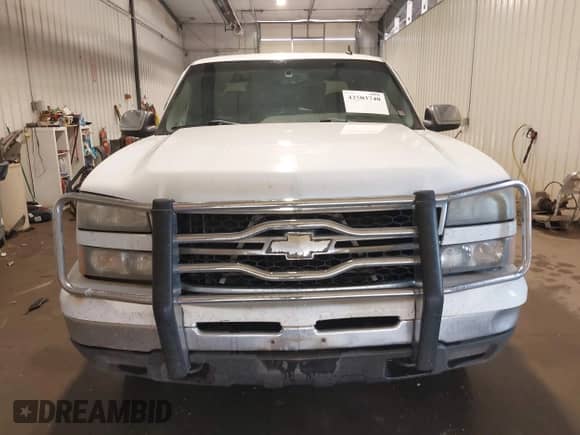 2006 Chevrolet Silverado 1500 LT1 z VIN 2GCEK13T461204941, wystawiony jako IAAI lot #42503740 z przebiegiem 280 634 mil mil oraz . Historia ofert i sprzedaży dostępna na DreamBid. Obrazek 12.