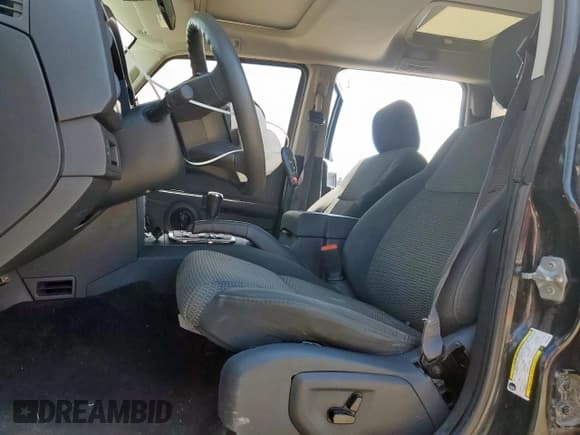 ✅ 2008 Jeep Commander Sport • VIN: 1J8HH48N58C222183 • Lot: 71000095. Wystawiony na Copart z przebiegiem 182 668 mil. Bezpłatny archiwum sprzedaży aukcyjnych z USA i szczegółowy raport historii pojazdu na DreamBid. Zdjęcie 7.