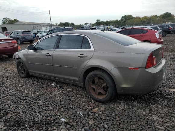 ✅ 2010 Chevrolet Malibu 1LS • VIN: 1G1ZB5EB6AF302909 • Lot: 71621174. Listed on Copart with 105,011 mi. Free auction sales archive from the USA and detailed vehicle history report at DreamBid. Image 2.