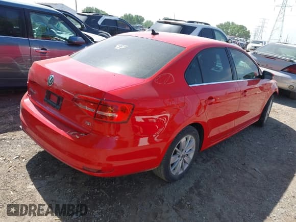 ✅ 2015 Volkswagen Jetta SE • VIN: 3VWD07AJ2FM357720 • Лот: 42281983. Опубликован ранее на IAAI с пробегом 92 965 миль. Бесплатный доступ к архиву аукционных продаж из США и подробный отчёт об истории автомобиля на DreamBid. Изображение 4.