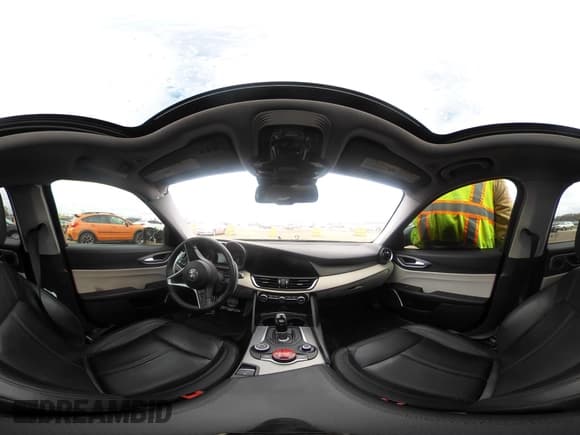 ✅ 2018 Alfa Romeo Giulia • VIN: ZARFAEDN3J7578523 • Lot: 41916102. Wystawiony na IAAI z przebiegiem 82 950 mil. Bezpłatny archiwum sprzedaży aukcyjnych z USA i szczegółowy raport historii pojazdu na DreamBid. Zdjęcie 18.