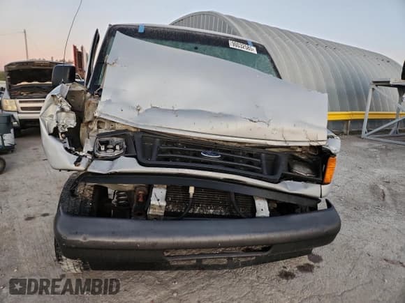 ✅ 2006 Ford Econoline Passenger XL • VIN: 1FBSS31L26DA38008 • Lot: 90032585. Wystawiony na Copart z przebiegiem Nie podano. Bezpłatny archiwum sprzedaży aukcyjnych z USA i szczegółowy raport historii pojazdu na DreamBid. Zdjęcie 5.