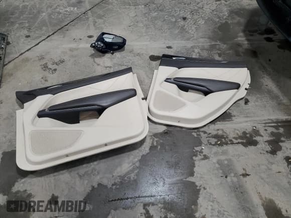 ✅ 2018 Lincoln MKC Reserve • VIN: 5LMCJ3D94JUL14080 • Lot: 91262955. Wystawiony na Copart z przebiegiem 66 583 mil. Bezpłatny archiwum sprzedaży aukcyjnych z USA i szczegółowy raport historii pojazdu na DreamBid. Zdjęcie 13.