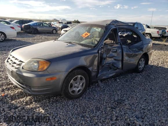 2003 Hyundai Accent GL z VIN KMHCG45CX3U482360, wystawiony jako Copart lot #68657183 z przebiegiem Nie podano mil oraz Szkoda całkowita • Salvage title. Historia ofert i sprzedaży dostępna na DreamBid. Obrazek 1.