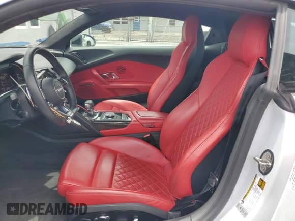 ✅ 2020 Audi R8 performance quattro • VIN: WUAKBAFX9L7900195 • Лот: 59888215. Опубликован ранее на Copart с пробегом 16 548 миль. Бесплатный доступ к архиву аукционных продаж из США и подробный отчёт об истории автомобиля на DreamBid. Изображение 7.