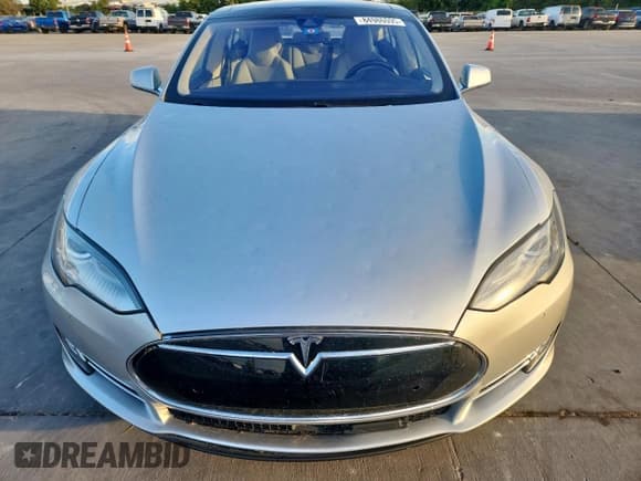 ✅ 2015 Tesla Model S 85D • VIN: 5YJSA1H20FFP71246 • Лот: 84986095. Опубликован ранее на Copart с пробегом 57 913 миль. Бесплатный доступ к архиву аукционных продаж из США и подробный отчёт об истории автомобиля на DreamBid. Изображение 5.