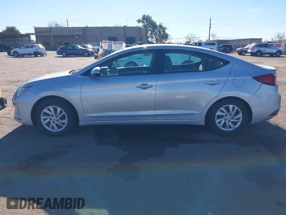 2019 Hyundai Elantra SE z VIN KMHD74LFXKU782707, wystawiony jako IAAI lot #41279473 z przebiegiem 34 053 mil mil oraz . Historia ofert i sprzedaży dostępna na DreamBid. Obrazek 14.