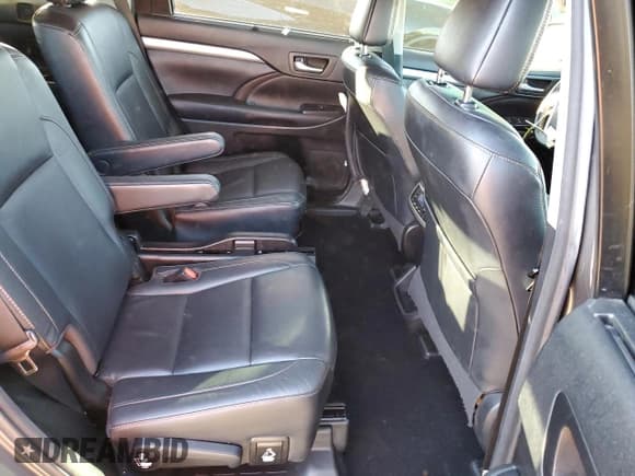 ✅ 2017 Toyota Highlander XLE • VIN: 5TDJZRFH7HS441483 • Lot: 90866745. Wystawiony na Copart z przebiegiem 86 728 mil. Bezpłatny archiwum sprzedaży aukcyjnych z USA i szczegółowy raport historii pojazdu na DreamBid. Zdjęcie 11.