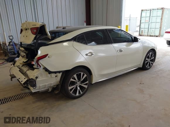 ✅ 2016 Nissan Maxima Platinum • VIN: 1N4AA6AP6GC449388 • Lot: 42489210. Listed on IAAI with 85,769 mi. Free auction sales archive from the USA and detailed vehicle history report at DreamBid. Image 4.