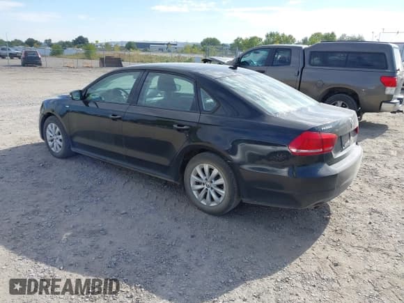 ✅ 2014 Volkswagen Passat S • VIN: 1VWAP7A34EC022264 • Lot: 43308988. Wystawiony na IAAI z przebiegiem 151 402 mil. Bezpłatny archiwum sprzedaży aukcyjnych z USA i szczegółowy raport historii pojazdu na DreamBid. Zdjęcie 3.