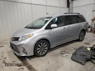 ✅ 2020 Toyota Sienna XLE • VIN: 5TDDZ3DC4LS250808 • Lot: 51265365. Wystawiony na Copart z przebiegiem 182 627 mil. Bezpłatny archiwum sprzedaży aukcyjnych z USA i szczegółowy raport historii pojazdu na DreamBid. Zdjęcie 1.