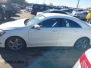 ✅ 2018 Mercedes-Benz CLA 250 • VIN: WDDSJ4EB6JN677040 • Lot: 43510857. Wystawiony na IAAI z przebiegiem 98 933 mil. Bezpłatny archiwum sprzedaży aukcyjnych z USA i szczegółowy raport historii pojazdu na DreamBid. Zdjęcie 14.