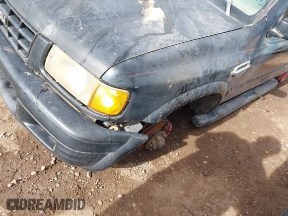 ✅ 1999 Isuzu Rodeo S • VIN: 4S2CK58W9X4325671 • Lot: 41522884. Listed on IAAI with 195,811 mi. Free auction sales archive from the USA and detailed vehicle history report at DreamBid. Image 6.